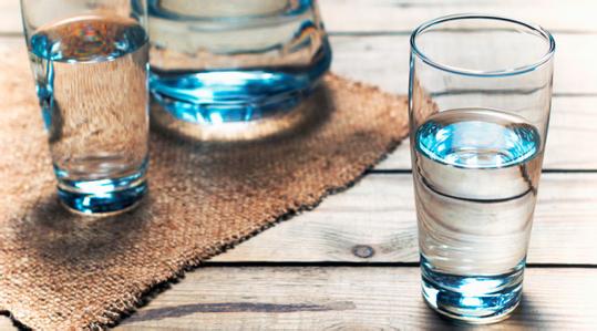 成都风湿医院提醒痛风患者服药期间记得多喝水